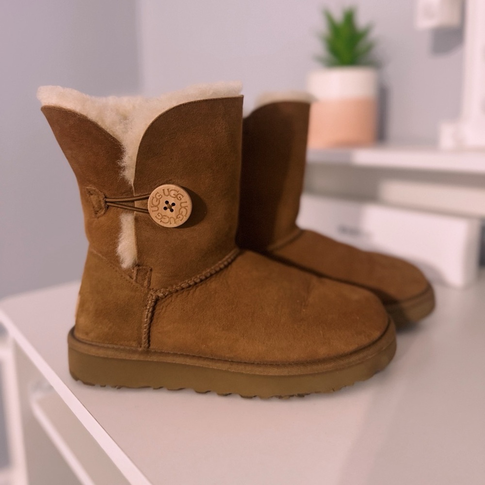 ugg boots size 5.5 worn twice